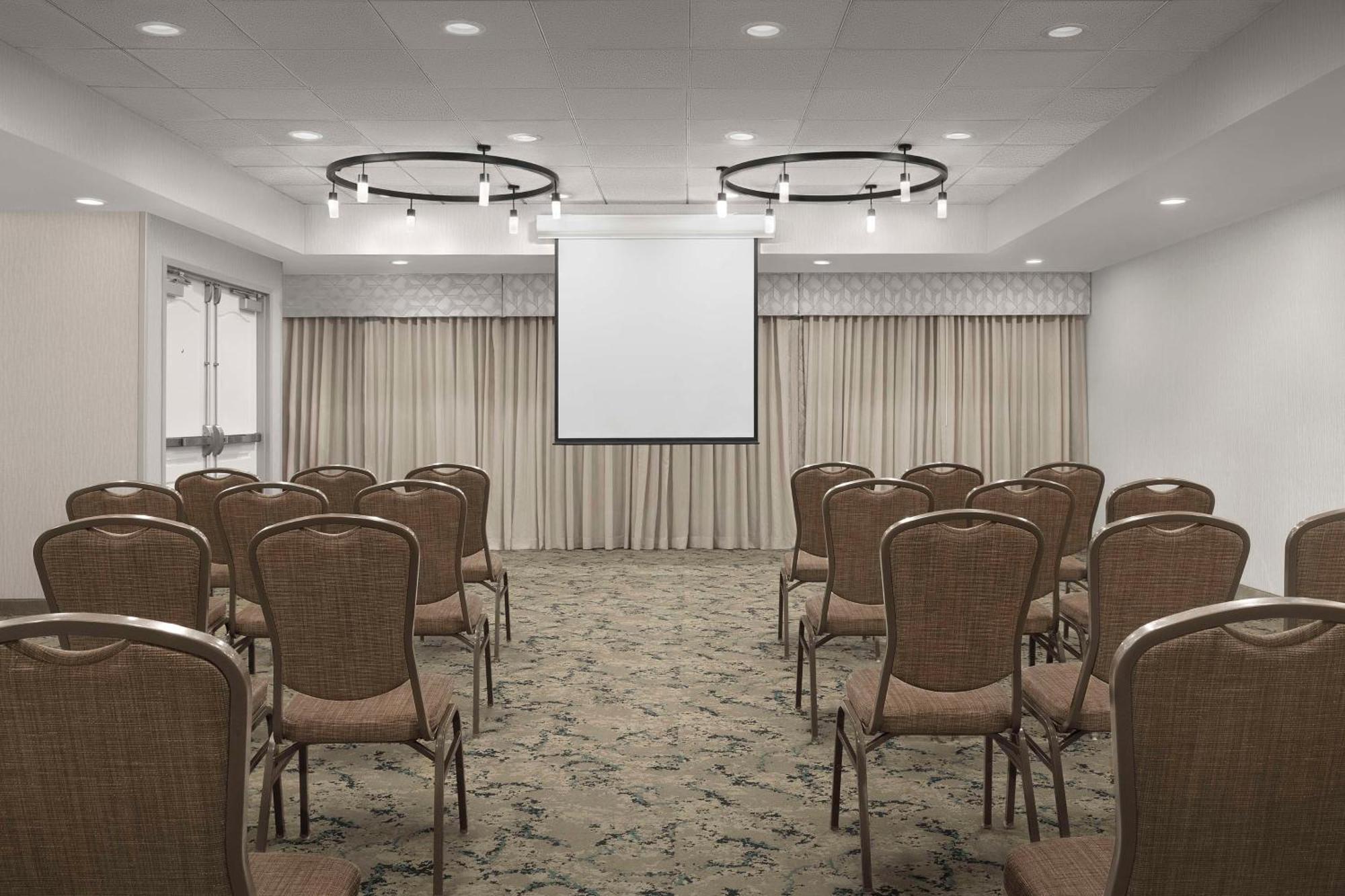 Hilton Garden Inn Raleigh Capital Blvd I-540 Bagian luar foto