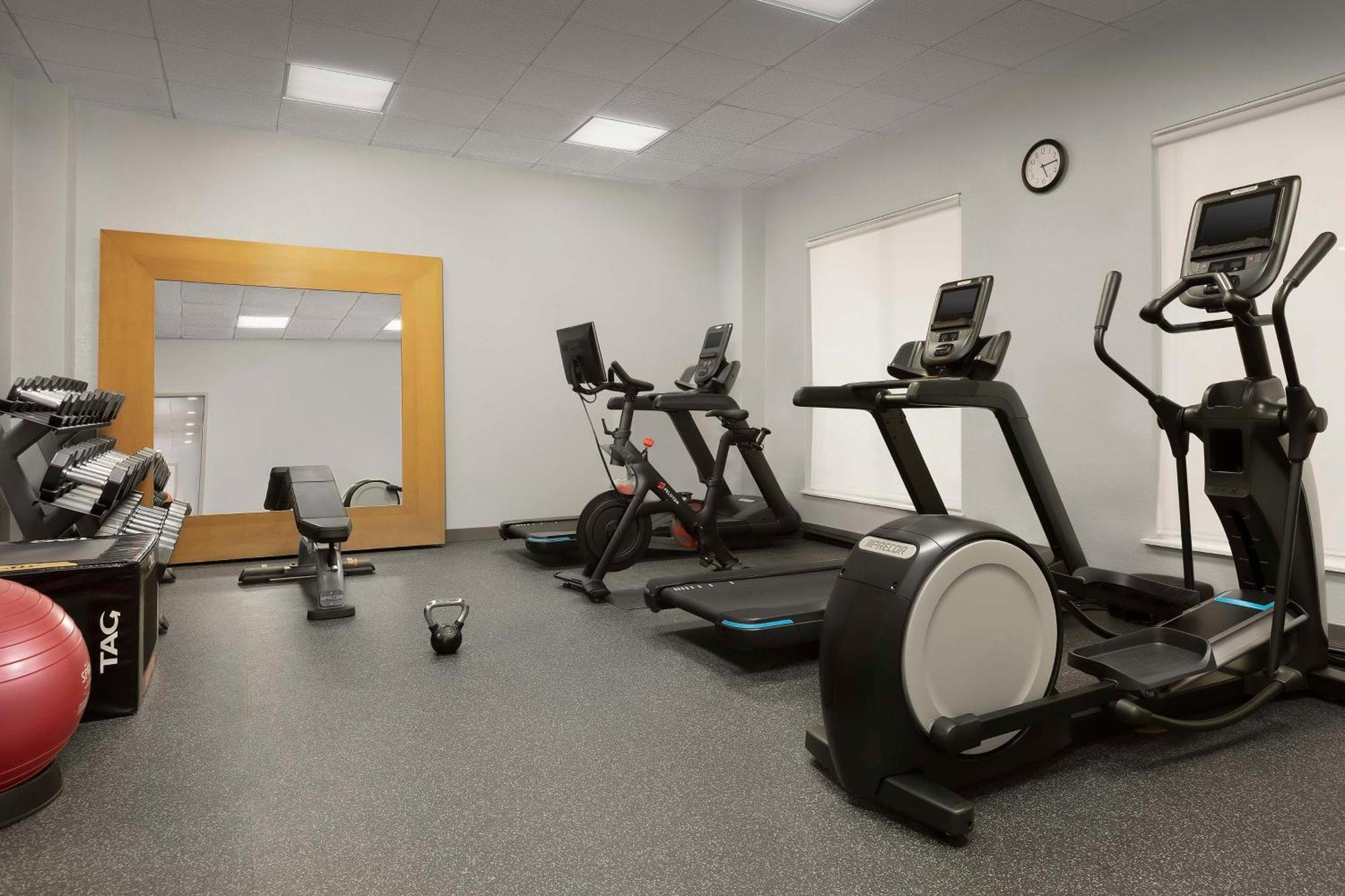 Hilton Garden Inn Raleigh Capital Blvd I-540 Bagian luar foto