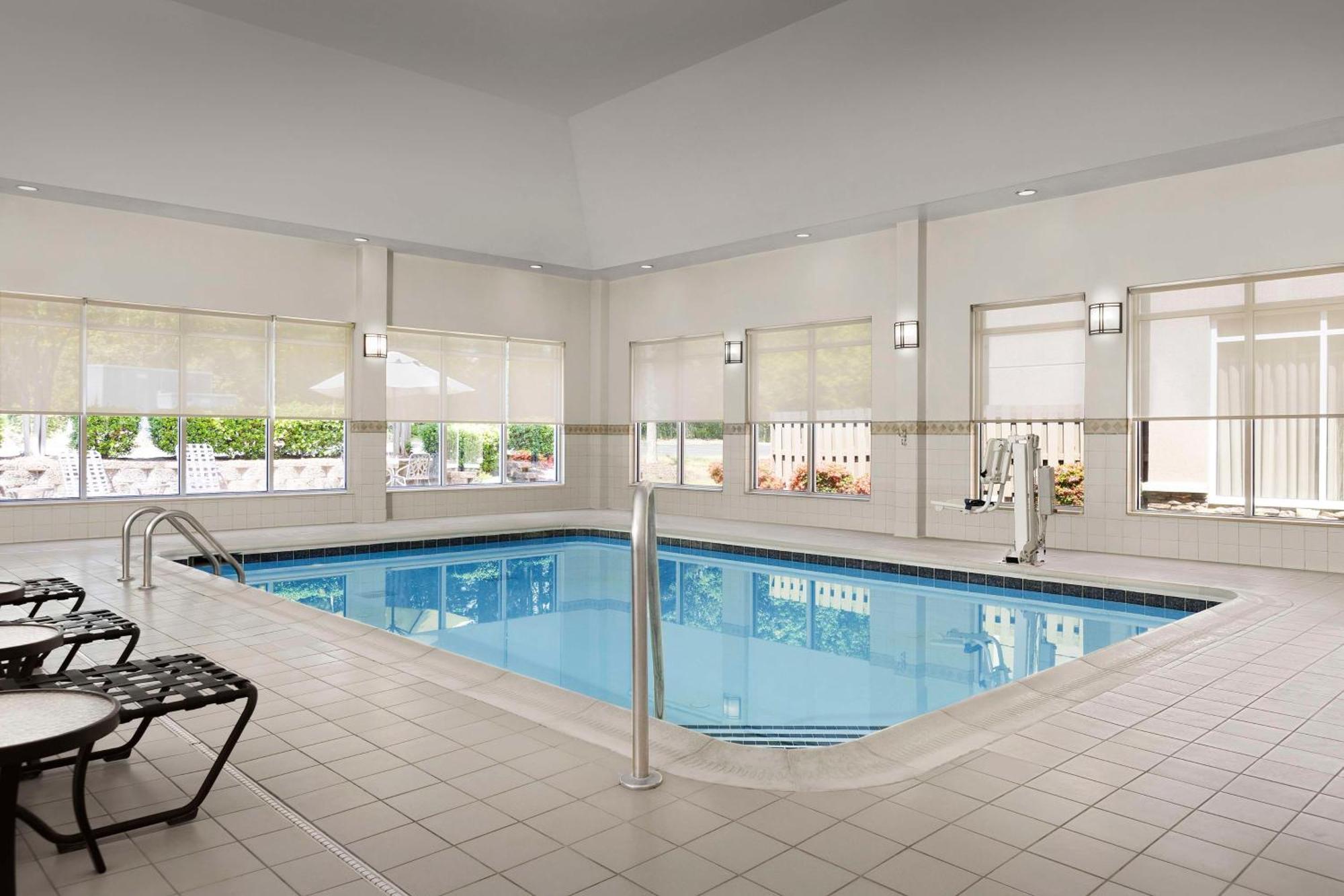 Hilton Garden Inn Raleigh Capital Blvd I-540 Bagian luar foto