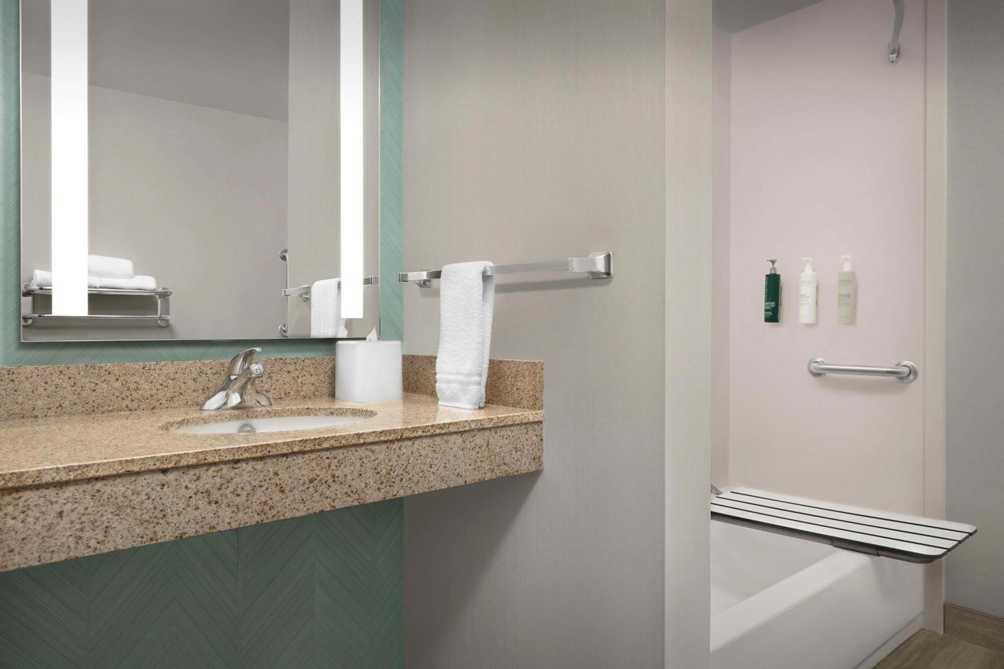 Hilton Garden Inn Raleigh Capital Blvd I-540 Bagian luar foto
