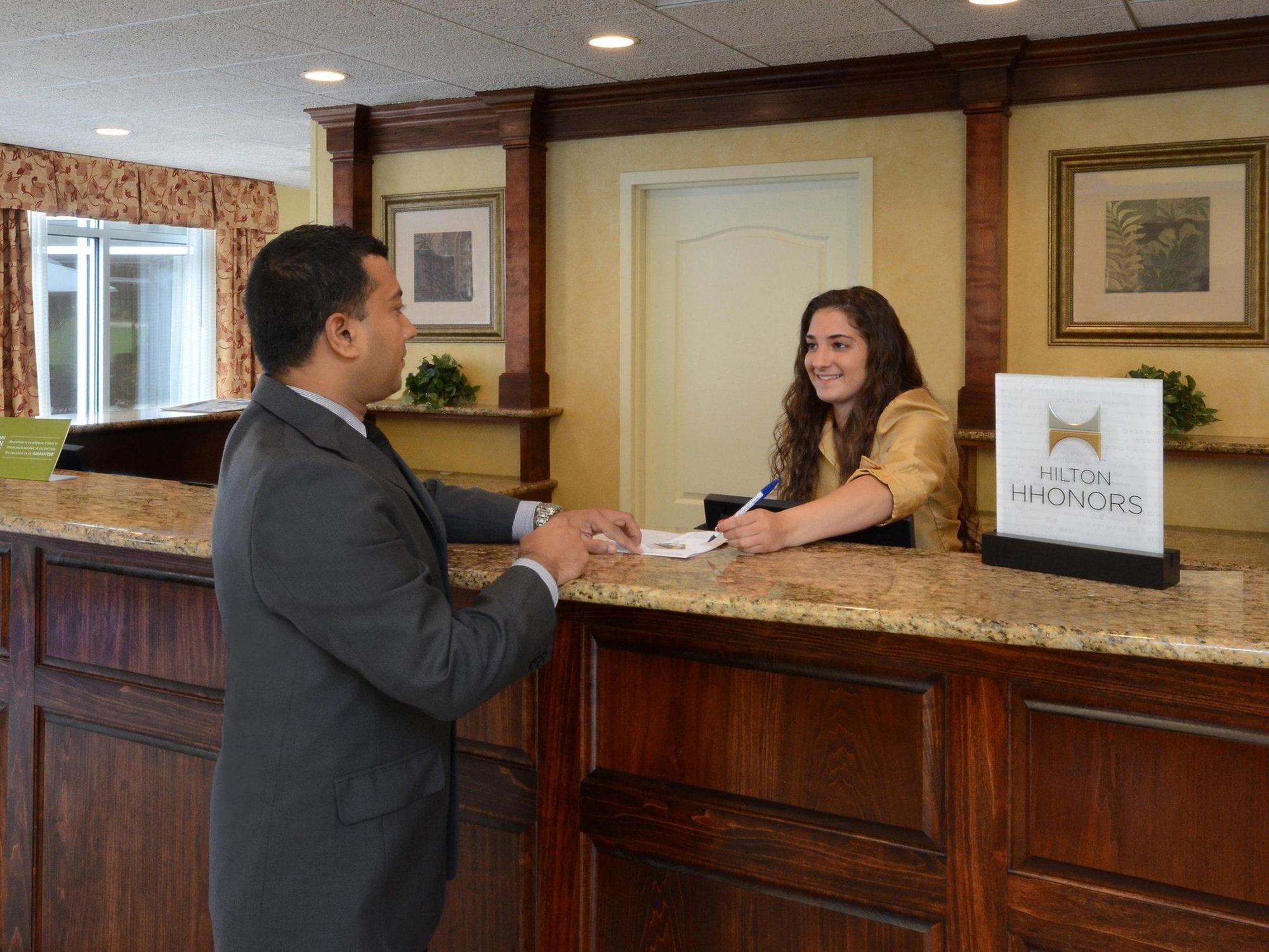 Hilton Garden Inn Raleigh Capital Blvd I-540 Bagian luar foto